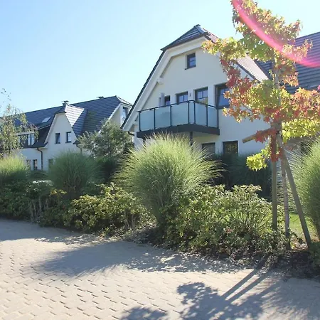 Rex Rugia: Beachside With Balcony And Access