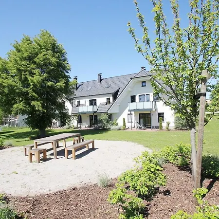 Rex Rugia: Beachside With Balcony And Access Apartment Lobbe